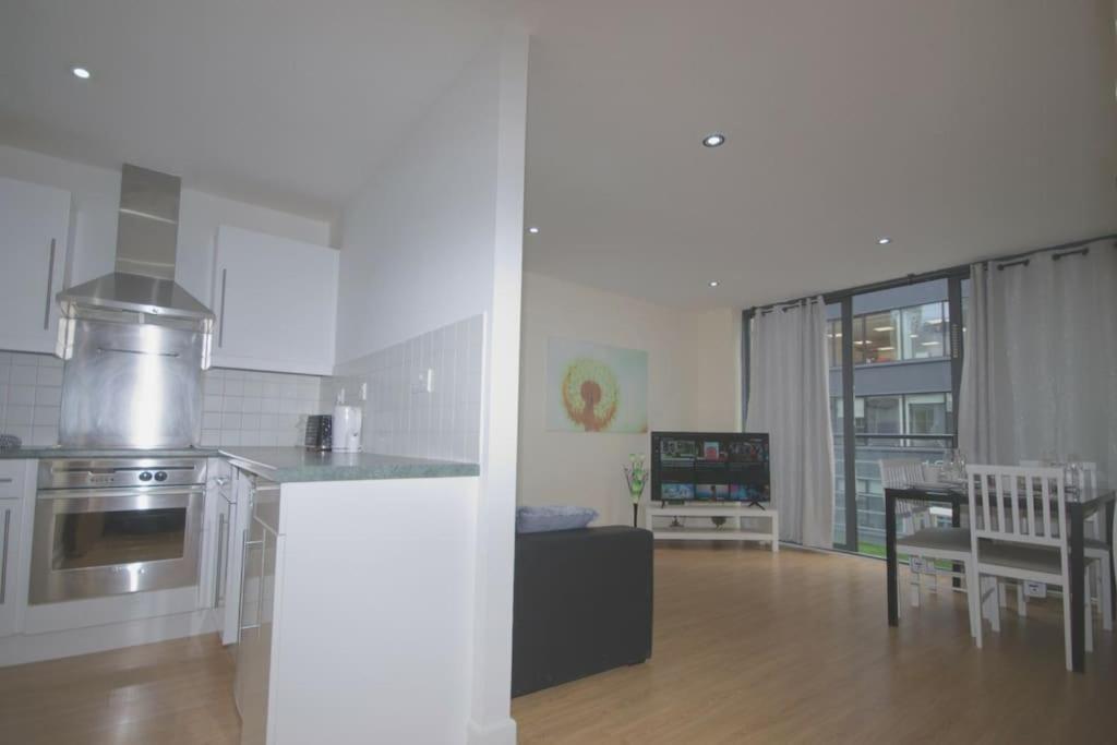 Alluring 2 Bedroom Leeds City Centre Apartment- Self Check-In,Balconied Apartment المظهر الخارجي الصورة